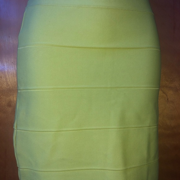 ✨(5 for $20)Light Green Body fitting Skirt✨ - Picture 3 of 6